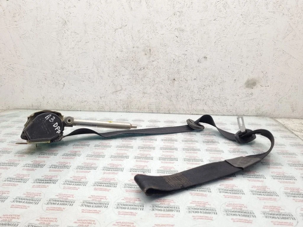 Front seatbelt 895857706BK