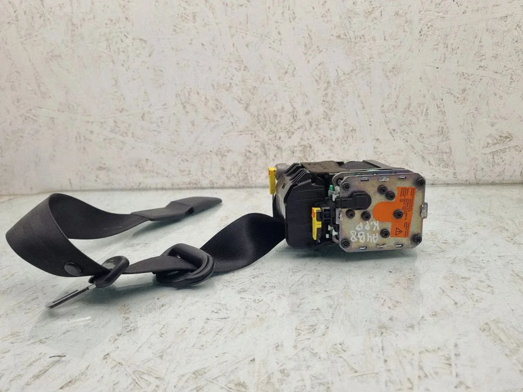Front seatbelt – Audi A4 Allroad B8 (2008-2016)