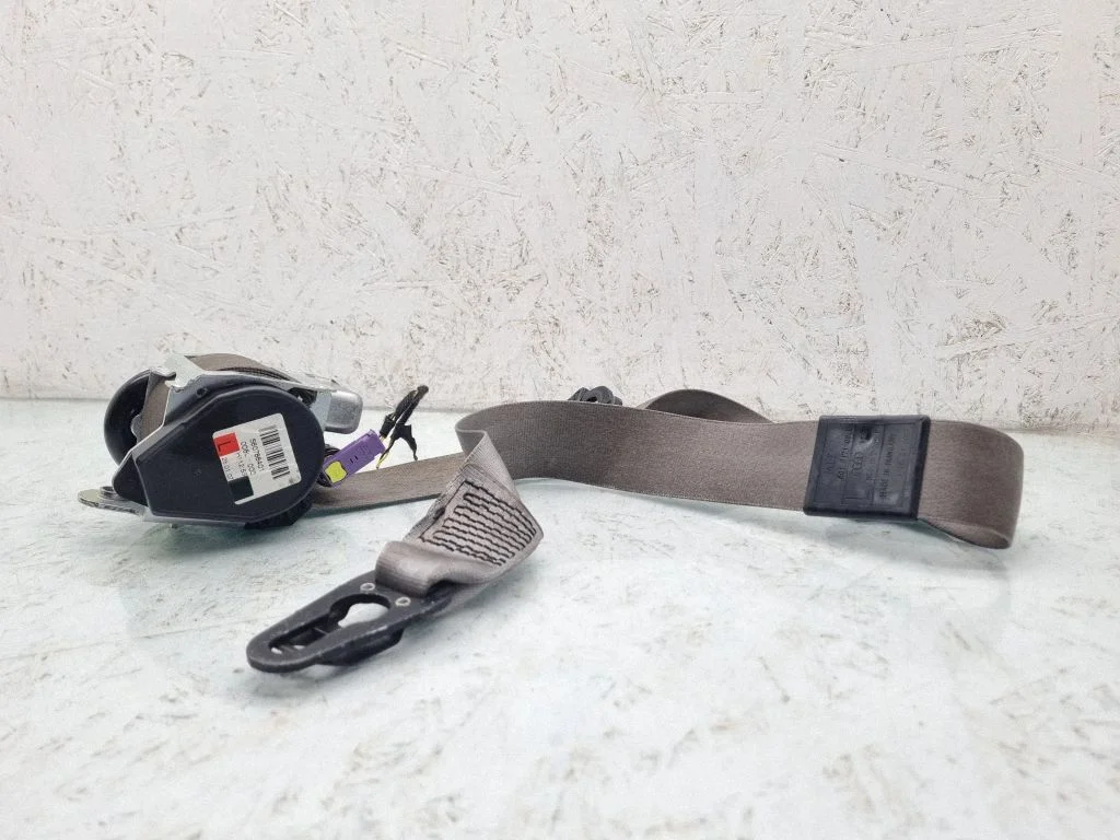 Front seatbelt 8E0857705F