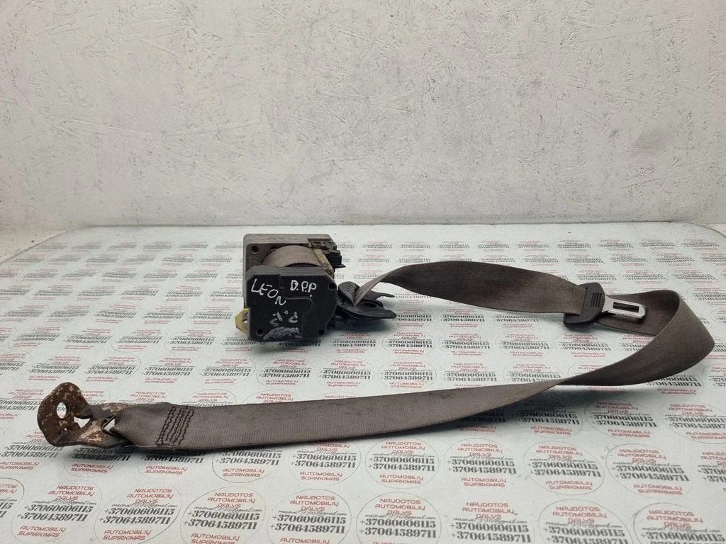 Front seatbelt 1M0857706A
