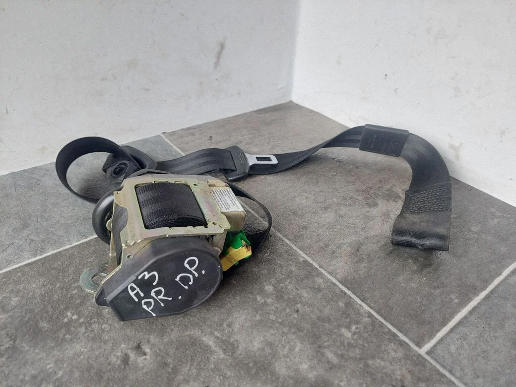Front seatbelt – Audi A3 S3 8L (1996-2003)