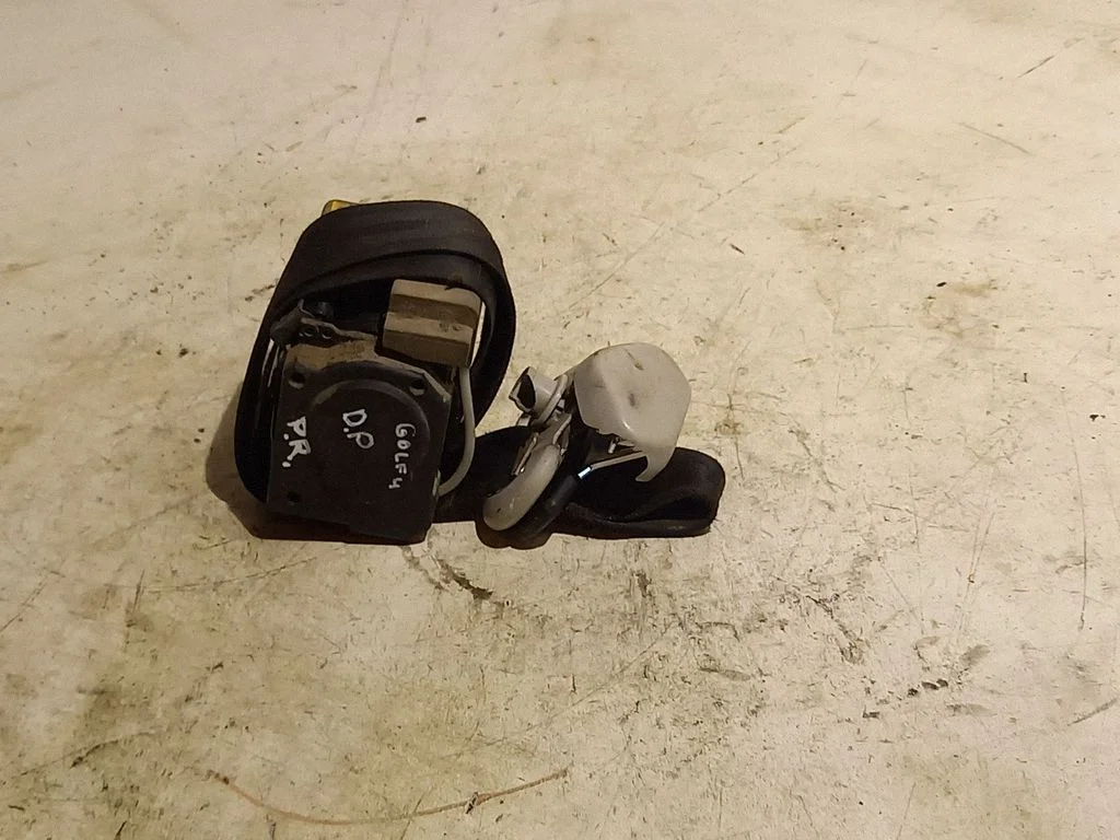 Front seatbelt – Volkswagen Golf IV (1998-2005)