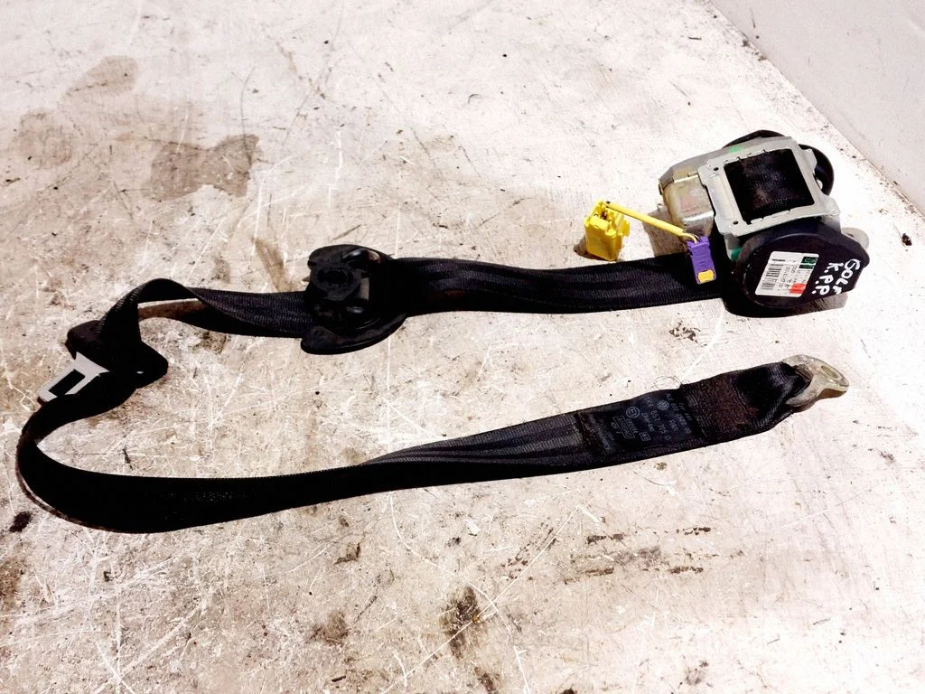 Front seatbelt 1K4857705D
