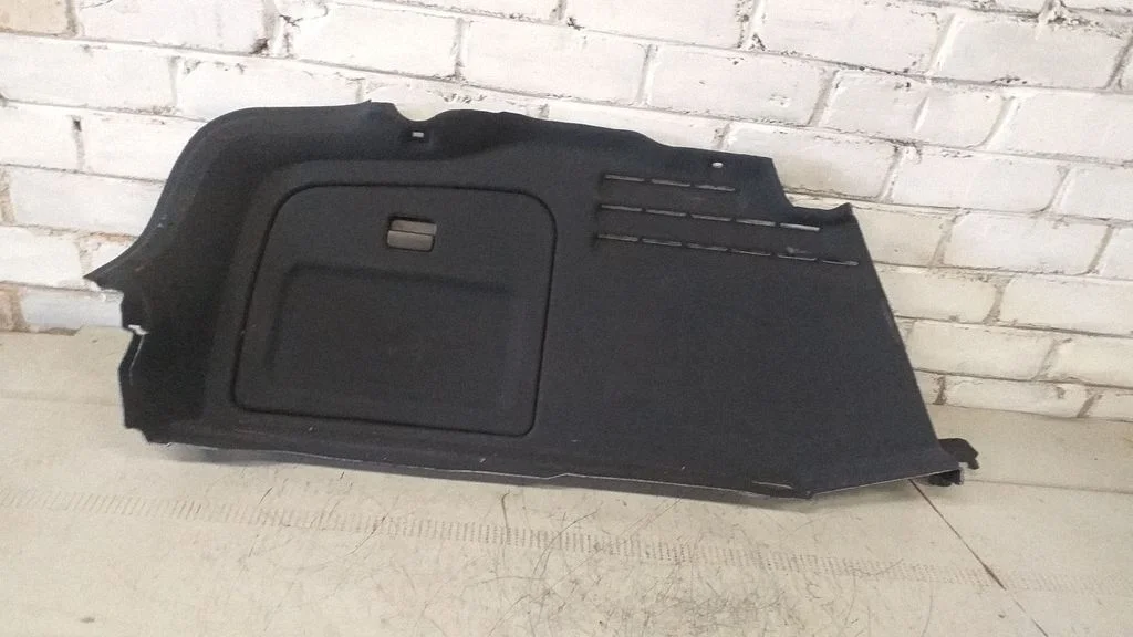Dolny panel boczny bagażnika 4F5863887C