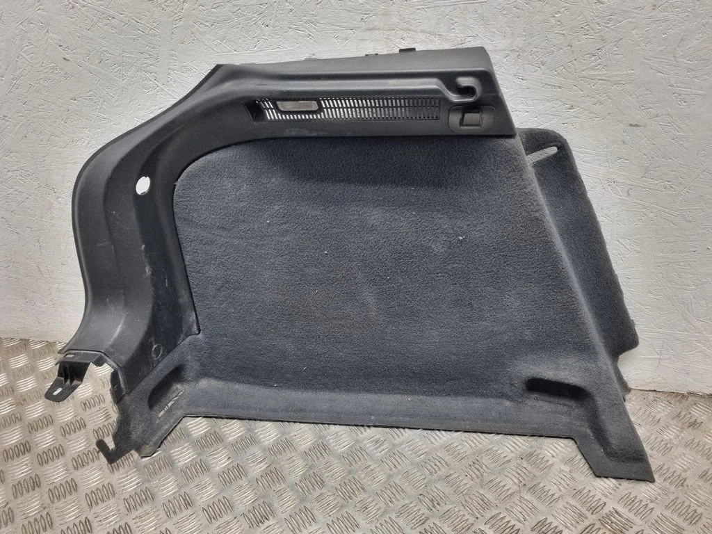 Pagasiruumi külje viimistluspaneel – Audi A3 S3 8P (2003-2012)
