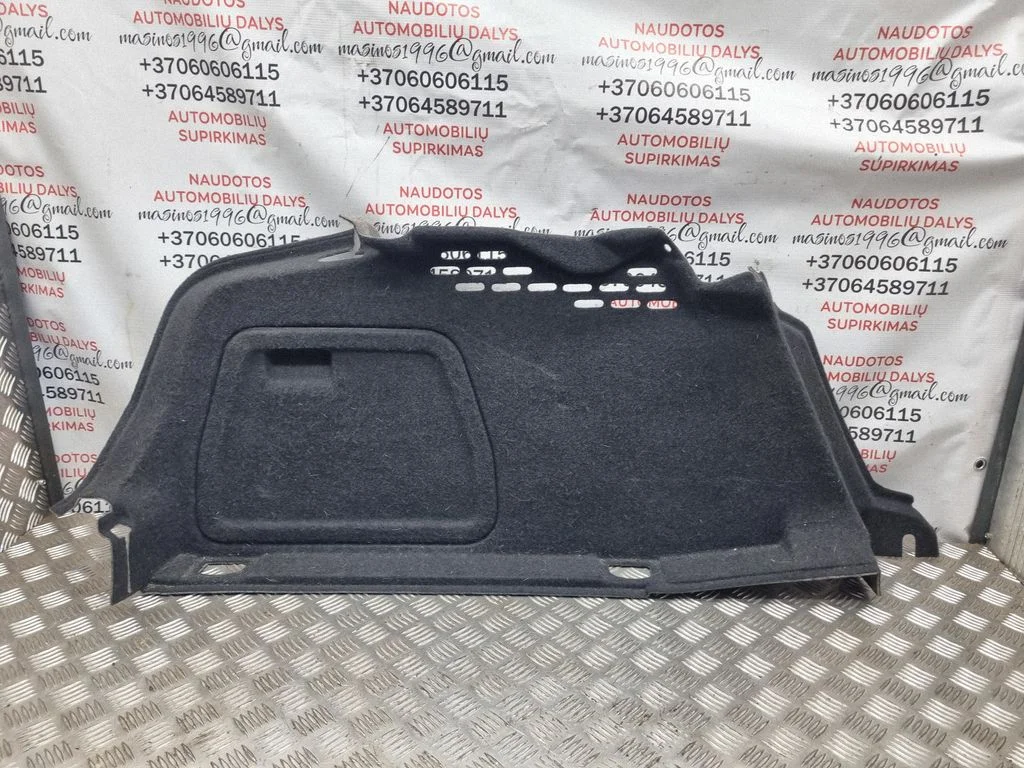 Boczny panel tapicerki bagażnika 8K5863887A