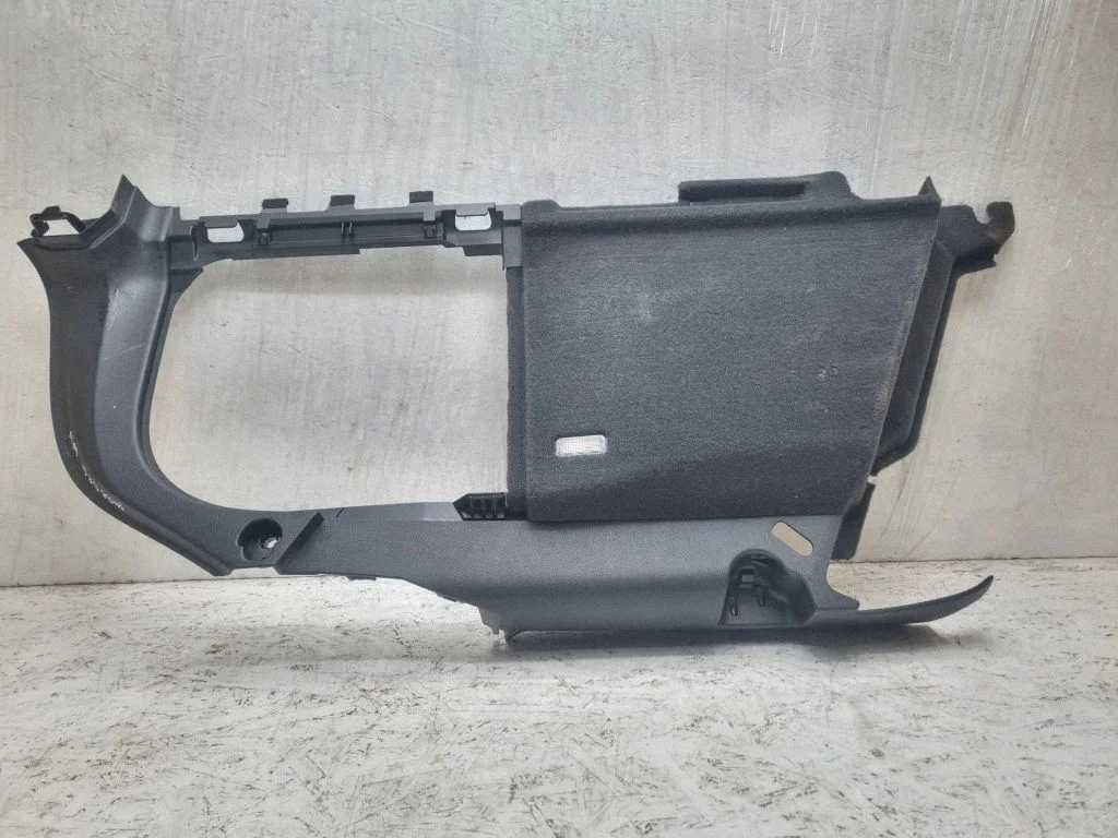 Boczny panel tapicerki bagażnika 8K9863880