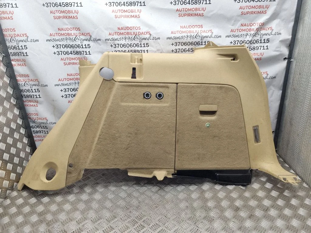 Trunk/boot side trim panel – Volkswagen Touareg I (2002-2010)