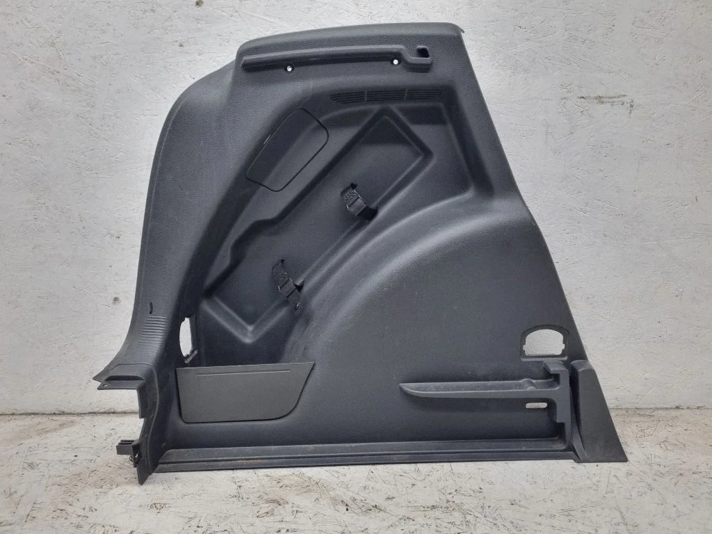 Pagasiruumi külje viimistluspaneel – Volkswagen Golf Plus (2005-2013)