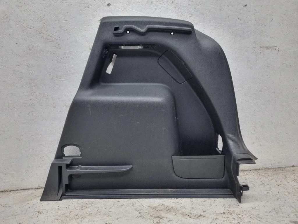 Pagasiruumi külje viimistluspaneel – Volkswagen Golf Plus (2005-2013)