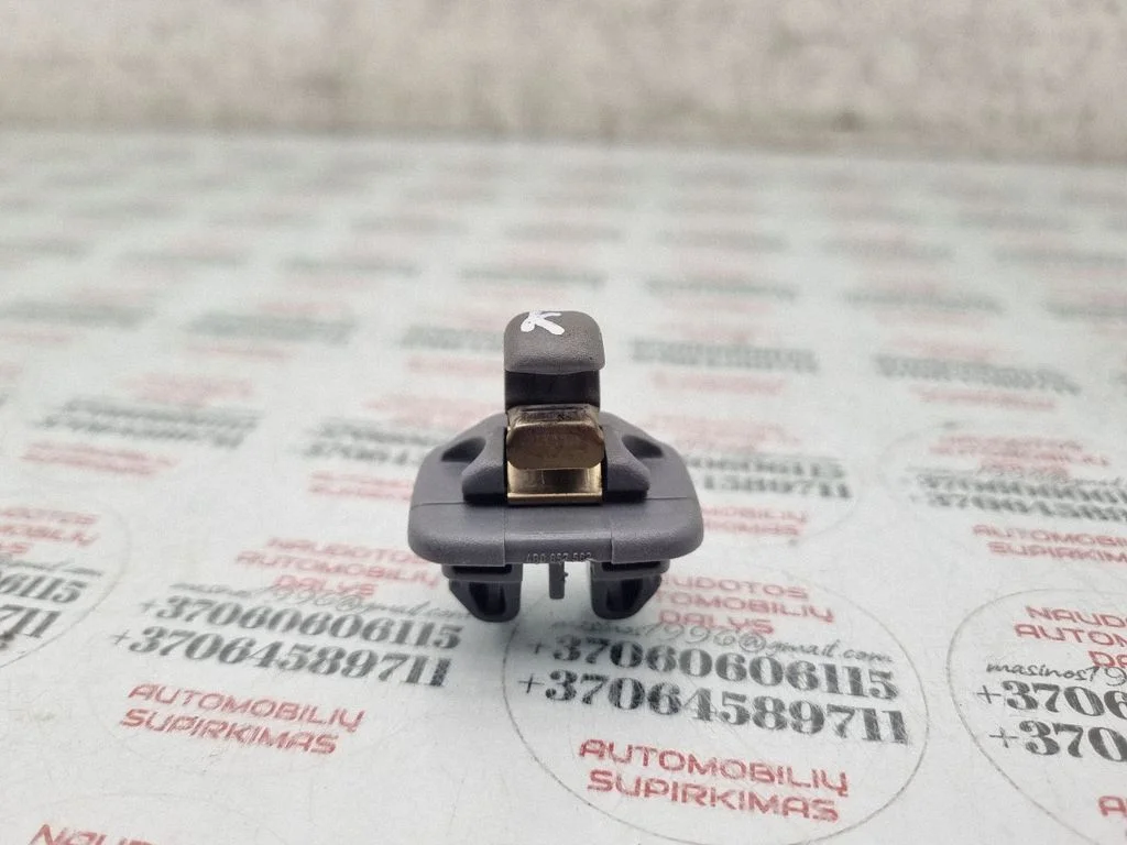 Päikesesirmi kinnitusklamber – Audi A6 Allroad C5 (1999-2005)