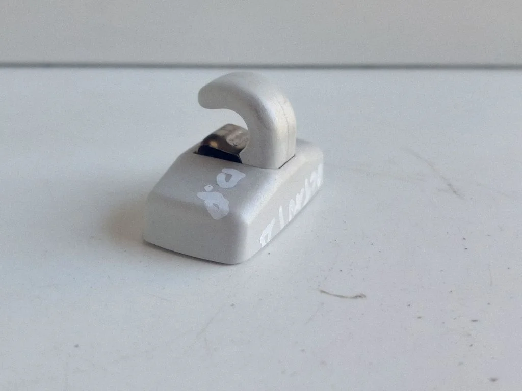 Päikesesirmi kinnitusklamber – Skoda Octavia Mk2 (1Z) (2004-2013)