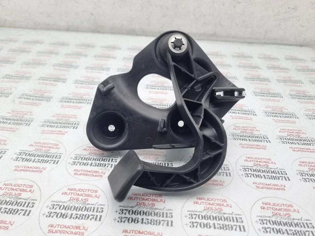 Engine bonnet (hood) release handle – Audi A8 S8 D3 4E (2002-2009)