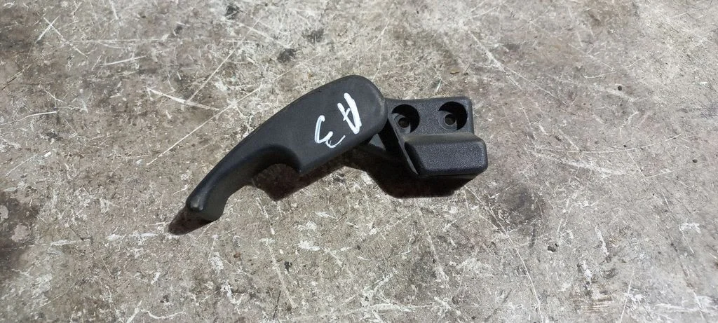 Engine bonnet (hood) release handle – Audi A3 S3 8L (1996-2003)