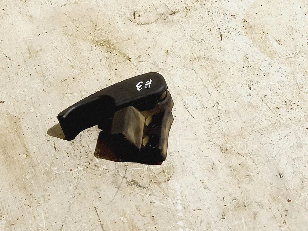 Engine bonnet (hood) release handle – Audi A3 S3 8L (1996-2003)