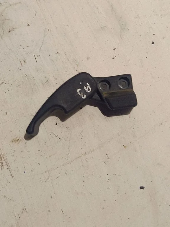 Engine bonnet (hood) release handle – Audi A3 S3 8L (1996-2003)