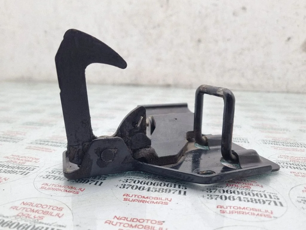 Engine bonnet (hood) release handle – Volkswagen Touareg I (2002-2010)