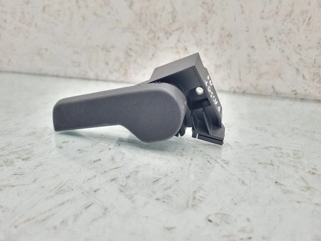 Engine bonnet (hood) release handle – Volkswagen Passat B6 (2005-2010)