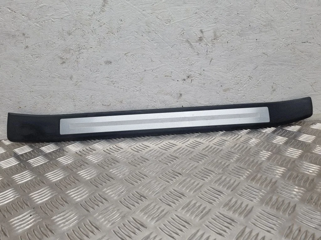 Priekšējā sliekšņa apdare (iekšējā) 8E0853374P