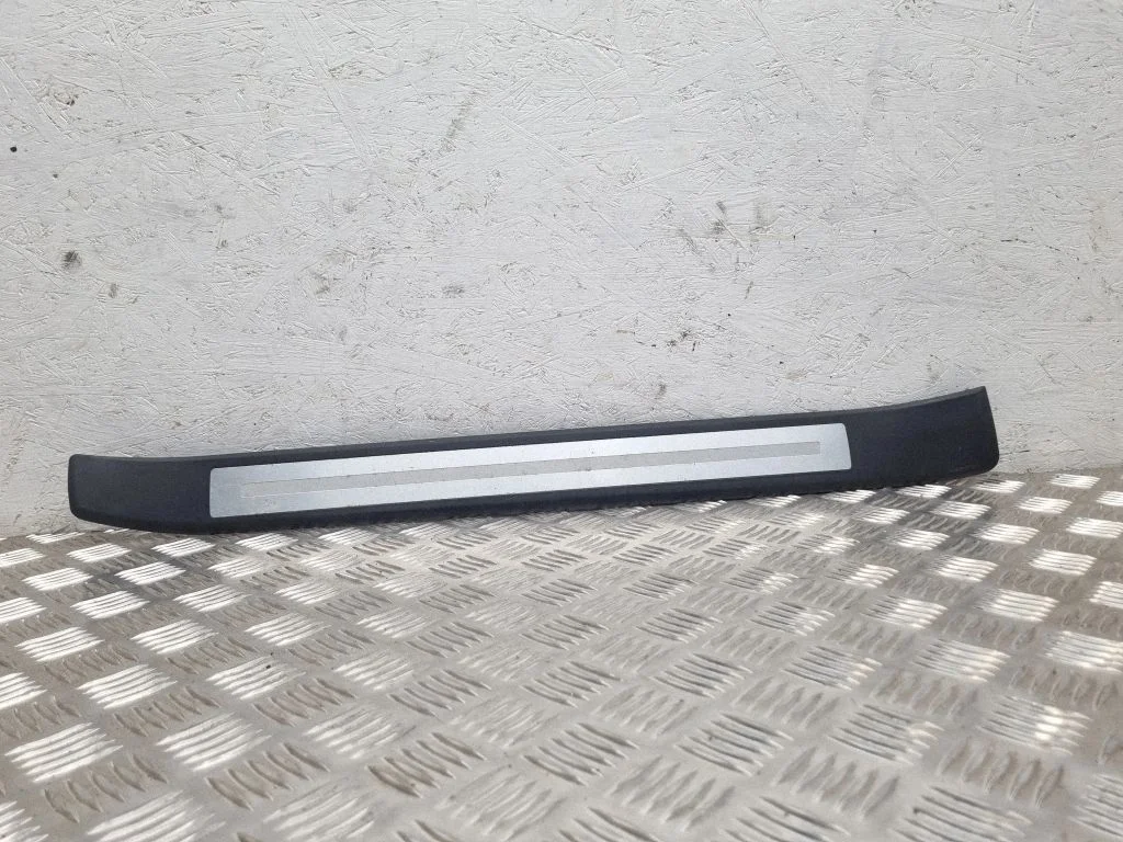 Priekšējā sliekšņa apdare (iekšējā) 8E0853373P