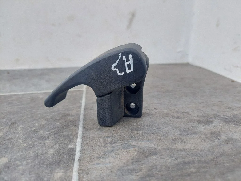 Engine bonnet (hood) release handle – Audi A3 S3 8L (1996-2003)
