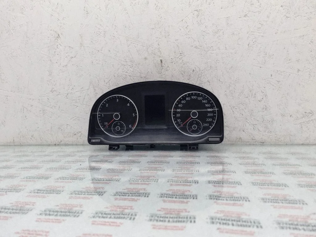 Spidomeeter (näidikuplokk) – Volkswagen Touran II (2010-2016)