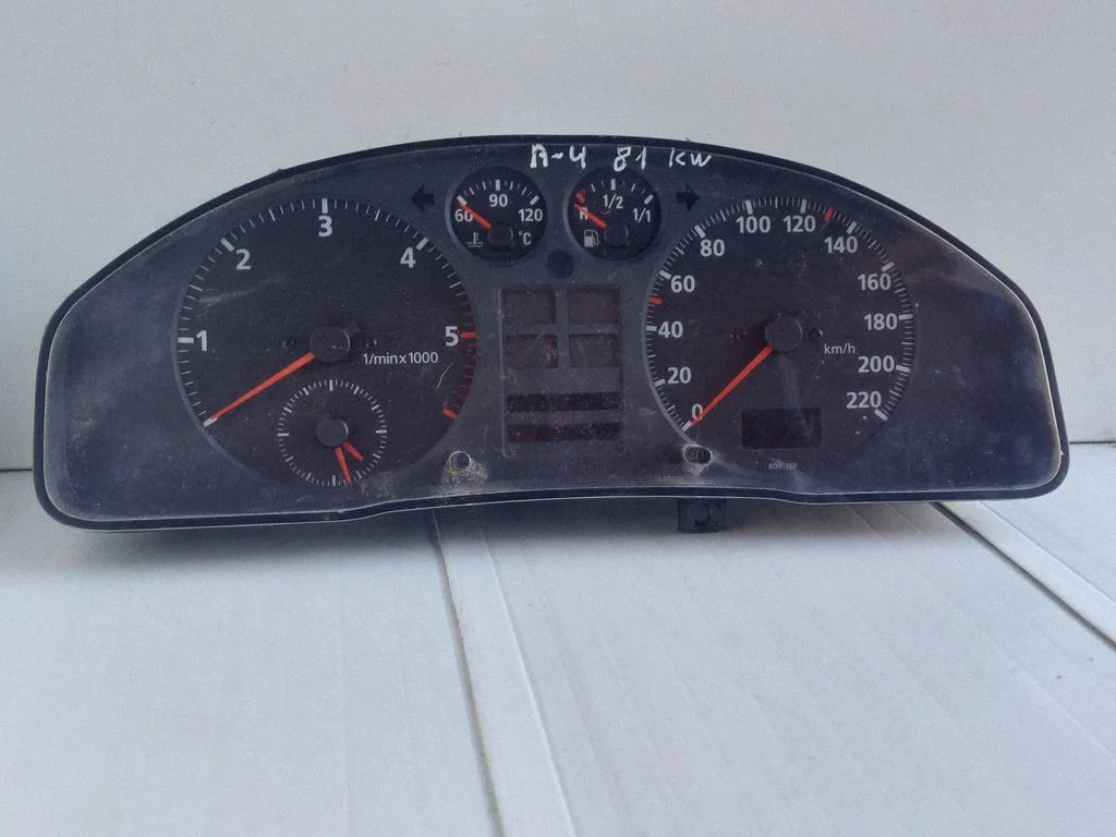 Speedometer (instrument cluster) 8D0919034