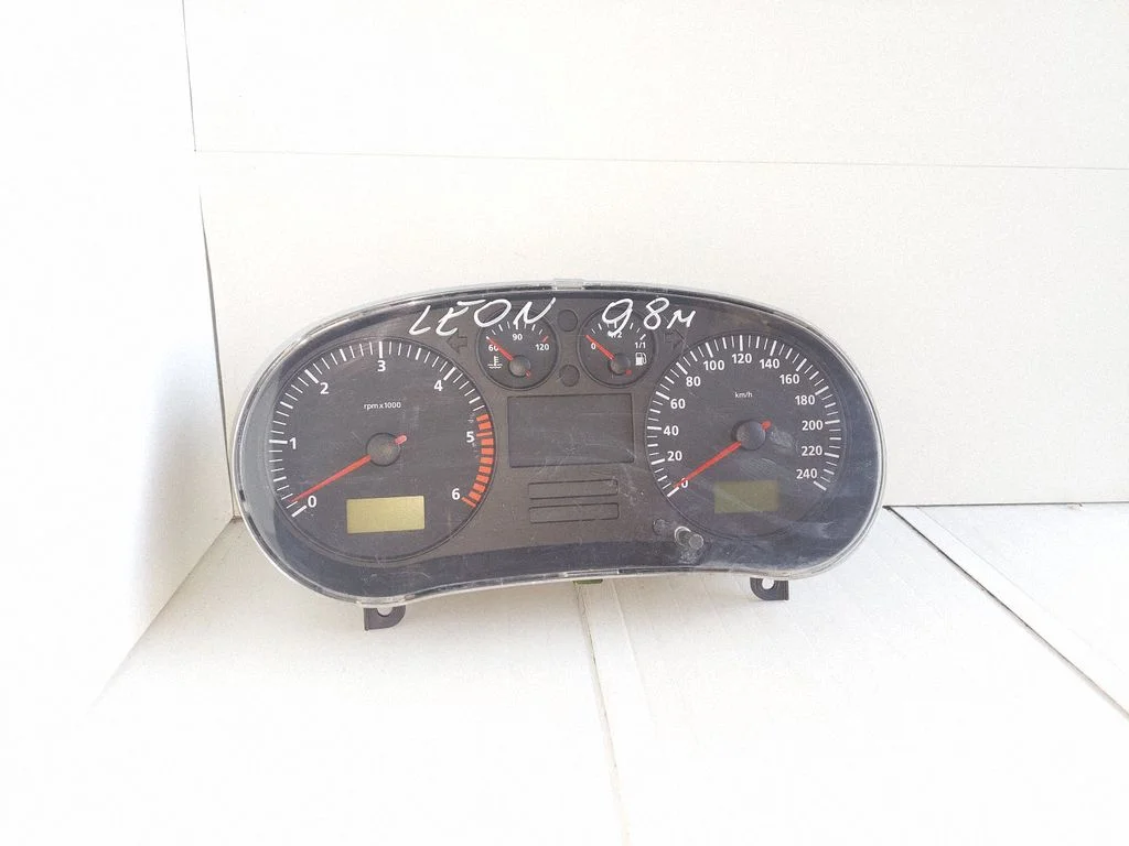 Speedometer (instrument cluster) 1M0920802D
