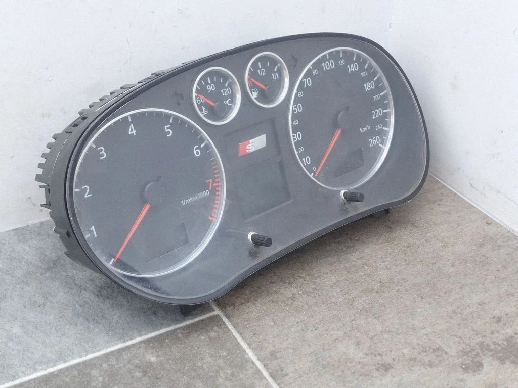 Spidomeeter (näidikuplokk) – Audi A3 S3 8L (1996-2003)