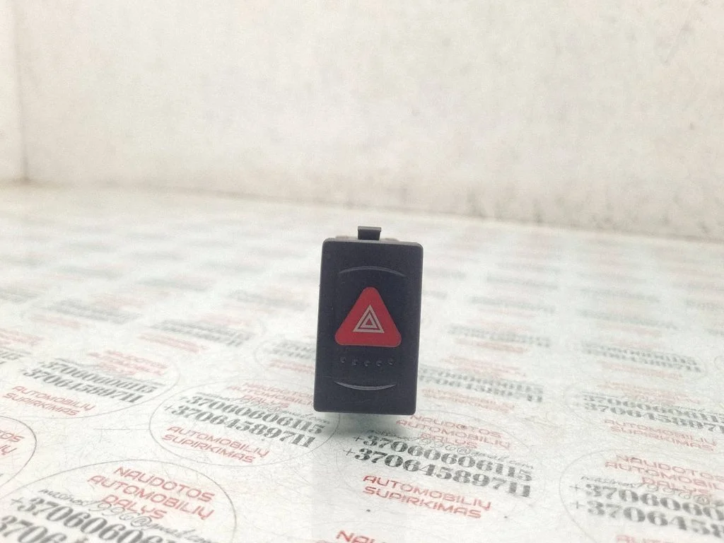 Hazard light switch – Volkswagen Passat B5 (1997-2000)