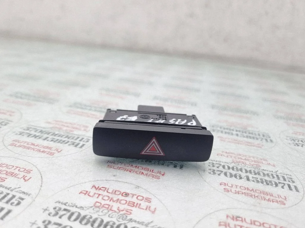 Avārijas gaismu slēdzis 3AA953509