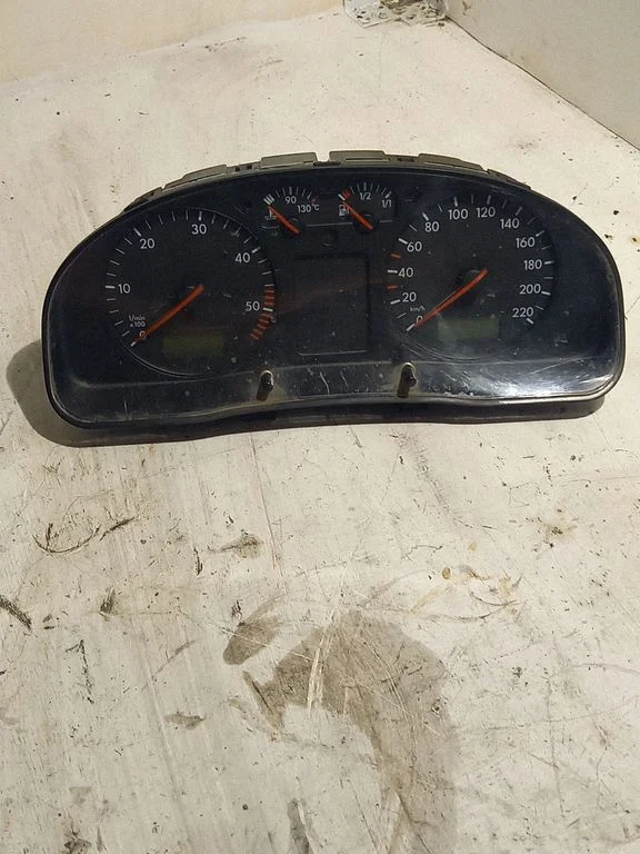 Speedometer (instrument cluster) – Volkswagen Passat B5 (1997-2000)