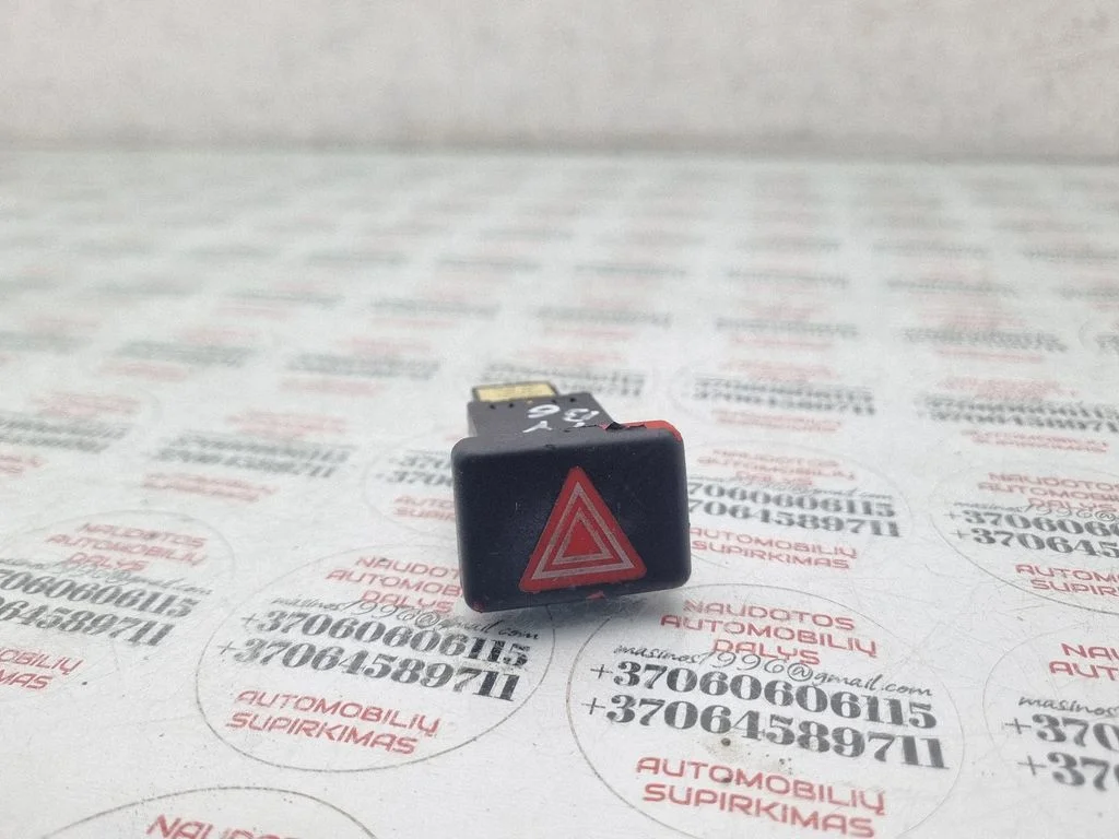 Avārijas gaismu slēdzis 8E0941509