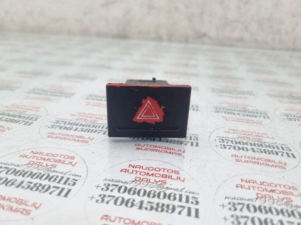 Hazard light switch – Volkswagen Touareg I (2002-2010)