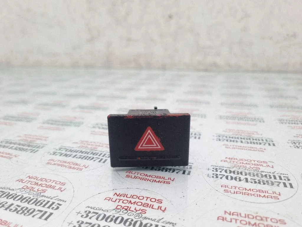 Hazard light switch – Volkswagen Touareg I (2002-2010)