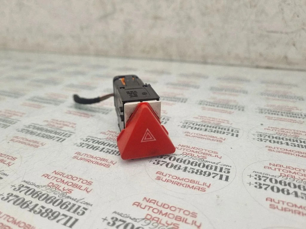 Hazard light switch – Volkswagen Touran II (2010-2016)