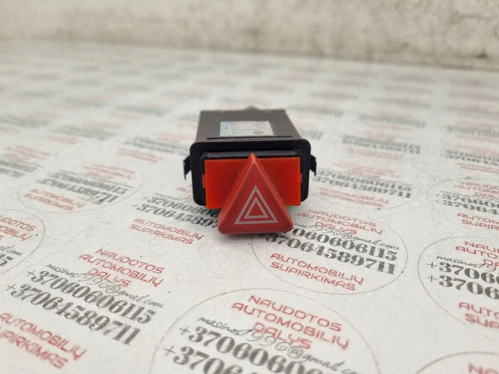 Hazard light switch – Audi A6 Allroad C5 (1999-2005)