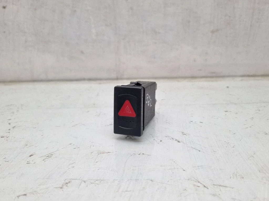 Hazard light switch – Volkswagen Passat B5.5 (2001-2005)