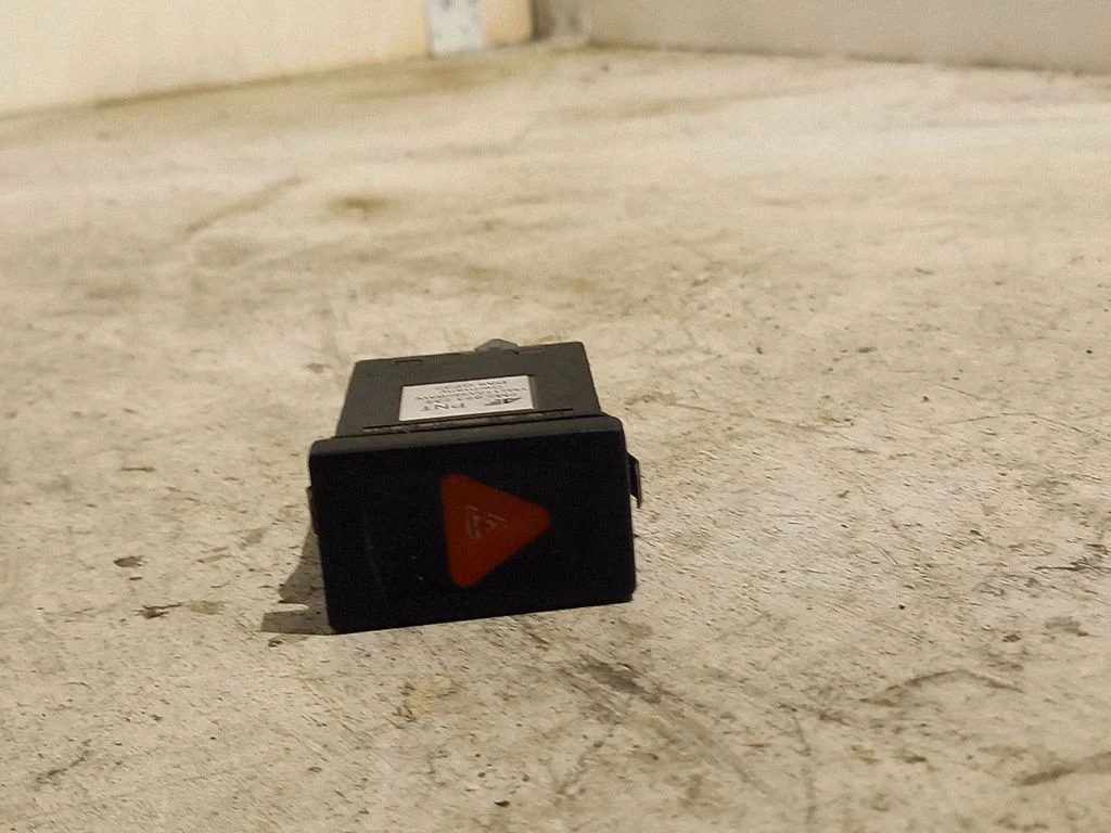 Hazard light switch – Volkswagen Sharan (2001-2010)