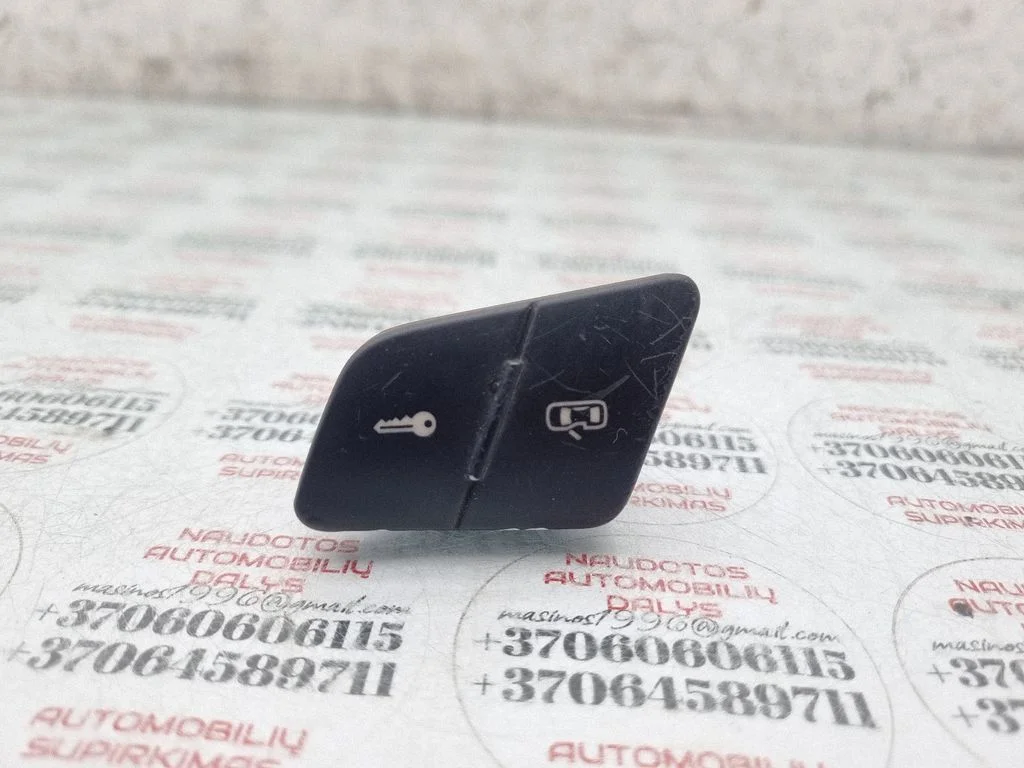 Central locking switch button – Volkswagen Passat CC (2008-2016)
