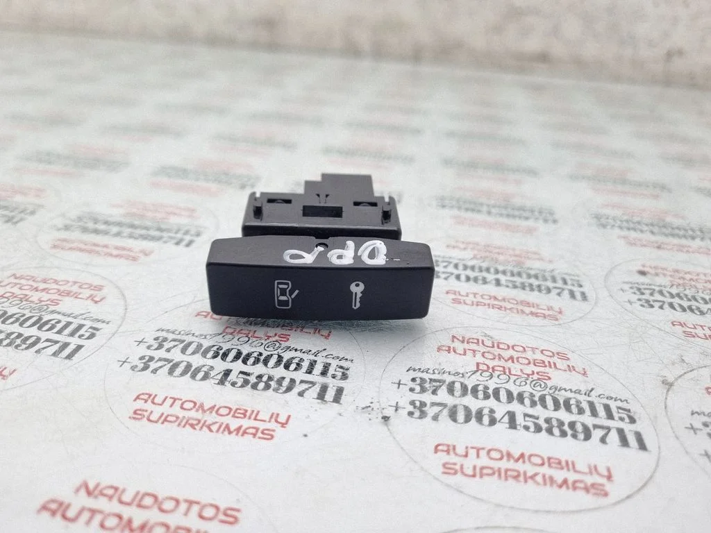 Central locking switch button – Volkswagen Touareg I (2002-2010)