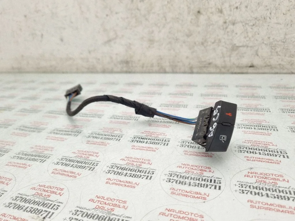 Central locking switch button – Audi A6 Allroad C5 (1999-2005)