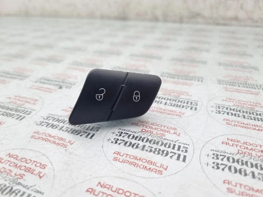 Central locking switch button – Volkswagen Passat CC (2008-2016)