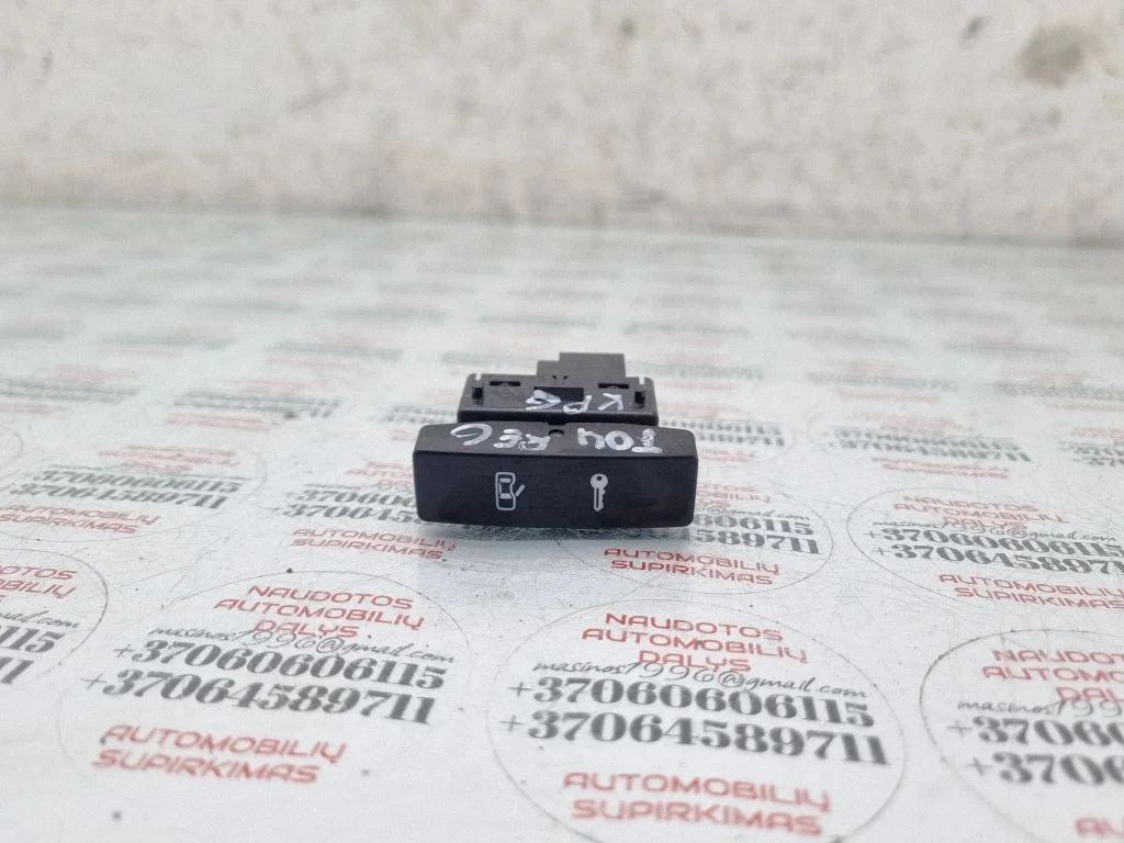 Central locking switch button – Volkswagen Touareg I (2002-2010)