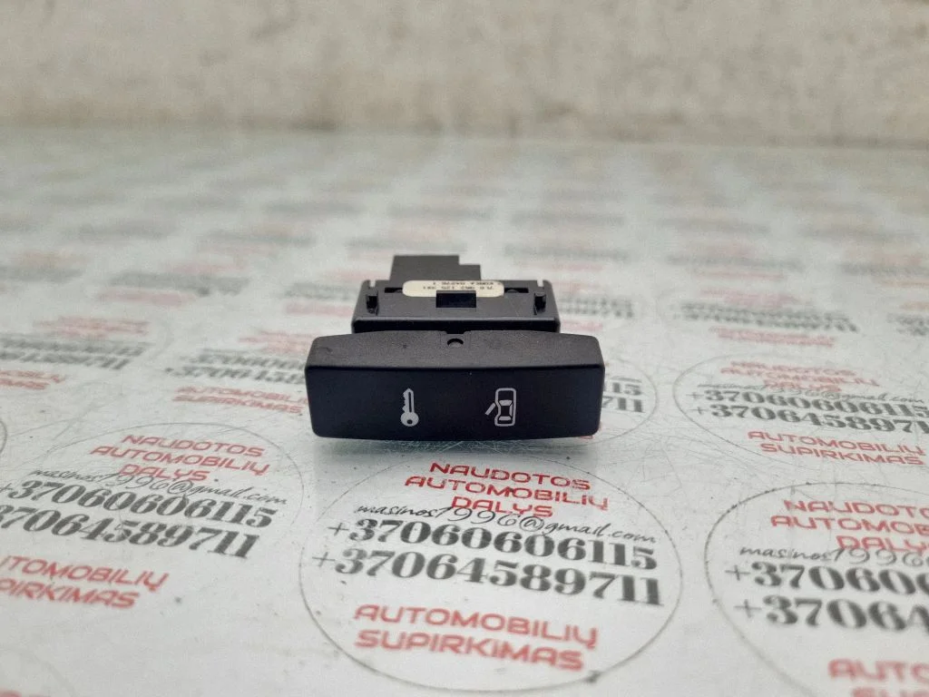 Central locking switch button – Volkswagen Touareg I (2002-2010)