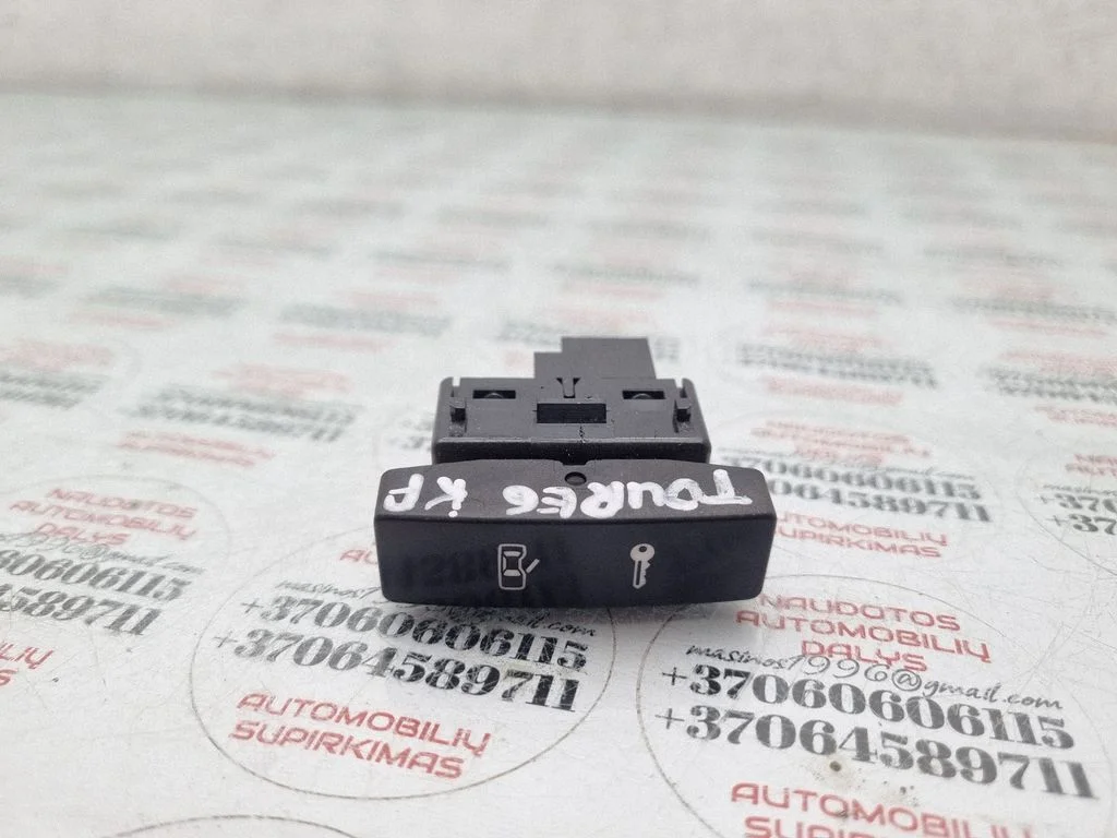 Central locking switch button – Volkswagen Touareg I (2002-2010)