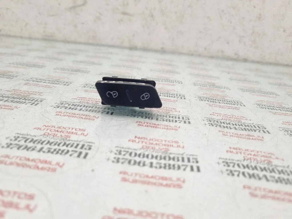 Central locking switch button – Volkswagen Passat CC (2008-2016)
