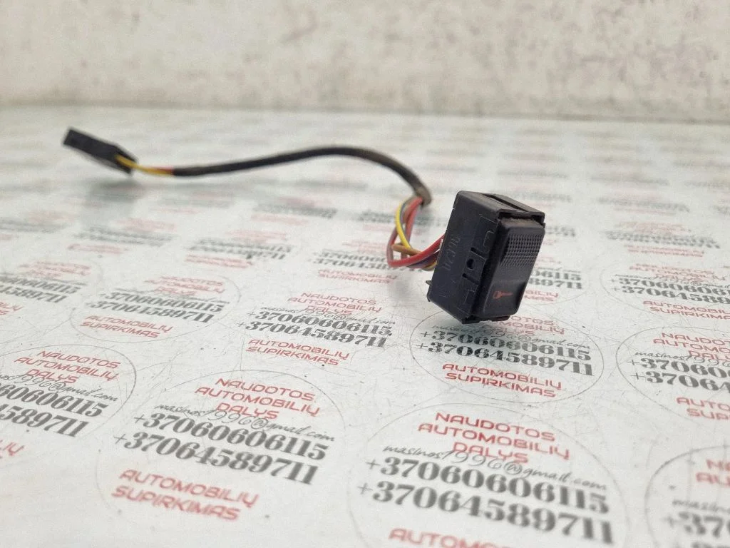 Central locking switch button – Audi A3 S3 8L (1996-2003)