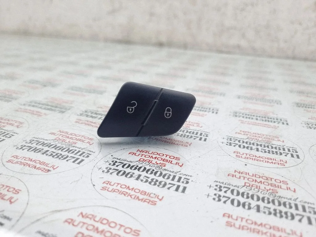 Central locking switch button – Volkswagen Passat CC (2008-2016)