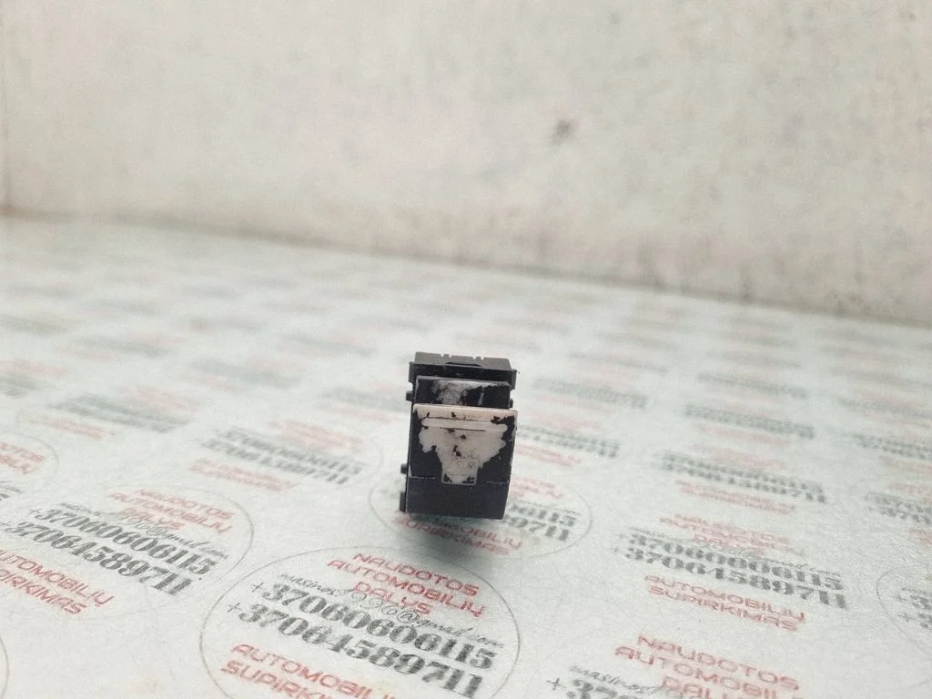 Elektrisko logu slēdzis 1F0959855